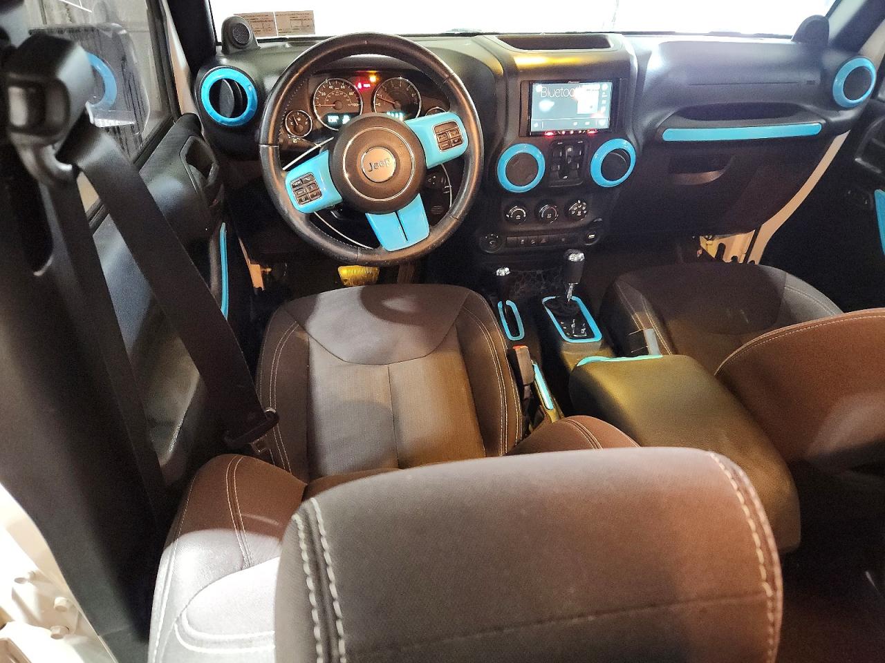2013 JEEP WRANGLER UNLIMITED SAHARA photo 8