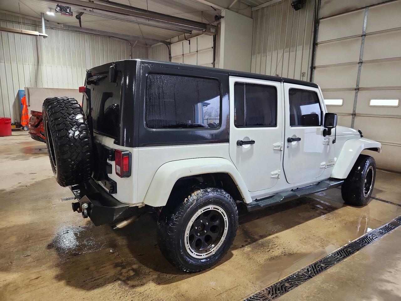 2013 JEEP WRANGLER UNLIMITED SAHARA photo 3