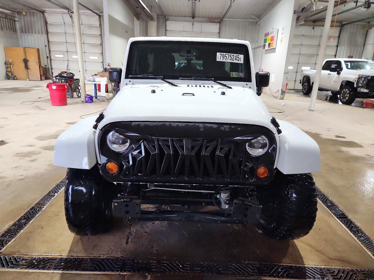 2013 JEEP WRANGLER UNLIMITED SAHARA photo 5
