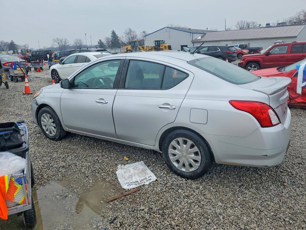 2019 NISSAN VERSA SV photo 3
