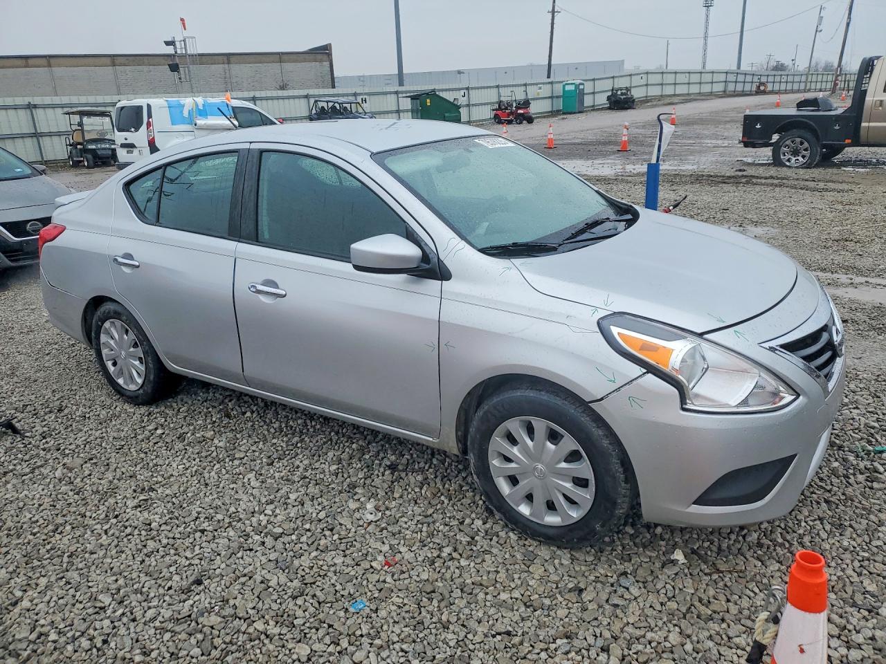 2019 NISSAN VERSA SV photo 7