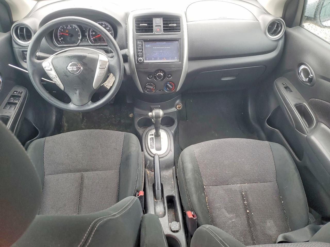 2019 NISSAN VERSA SV photo 15
