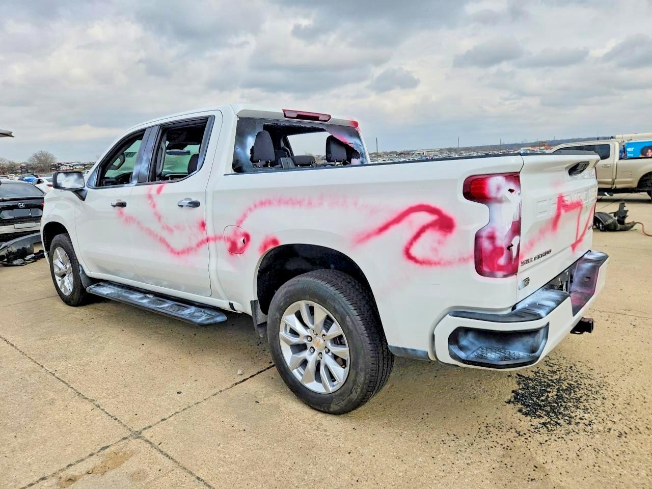 2024 CHEVROLET SILVERADO C1500 CUSTOM photo 3