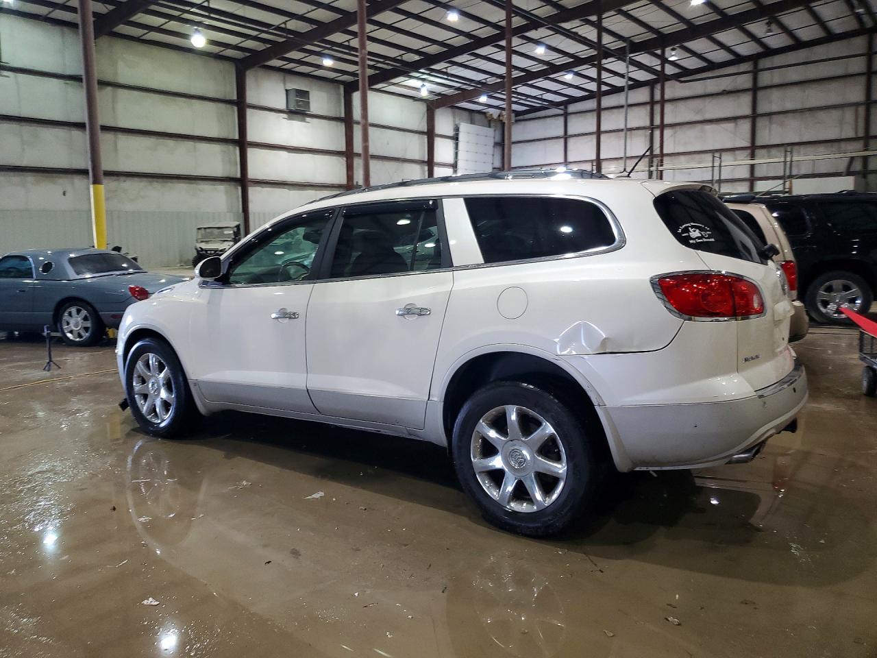 2008 BUICK ENCLAVE CXL photo 2
