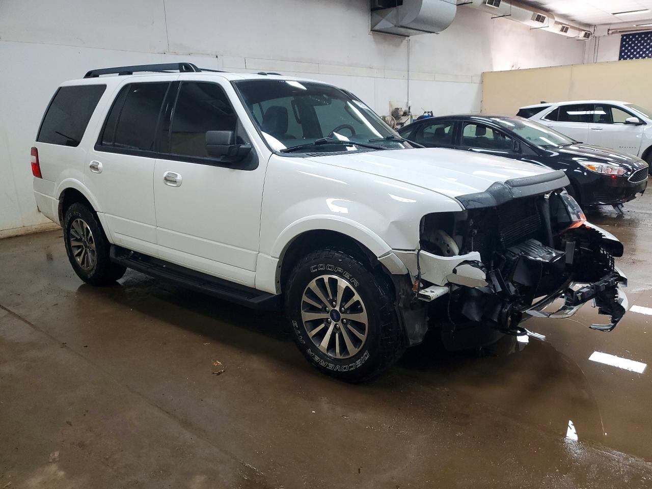 2017 FORD EXPEDITION XLT photo 4