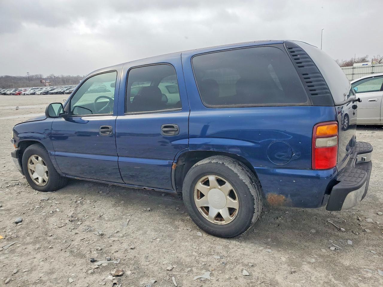 2001 CHEVROLET TAHOE C1500 photo 2
