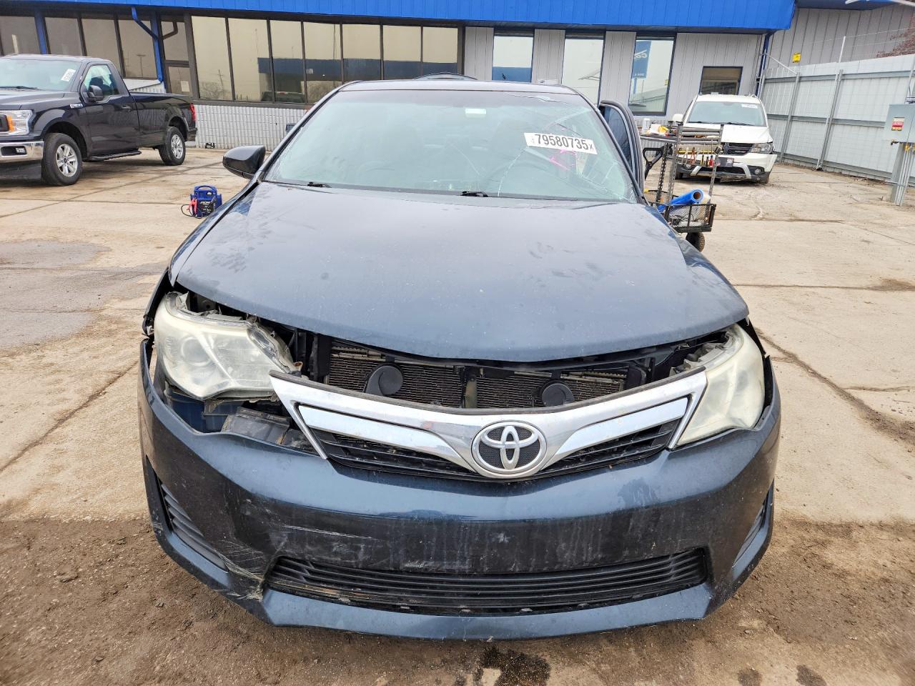 2014 TOYOTA CAMRY LE photo 5