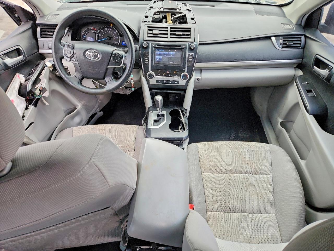2014 TOYOTA CAMRY LE photo 8