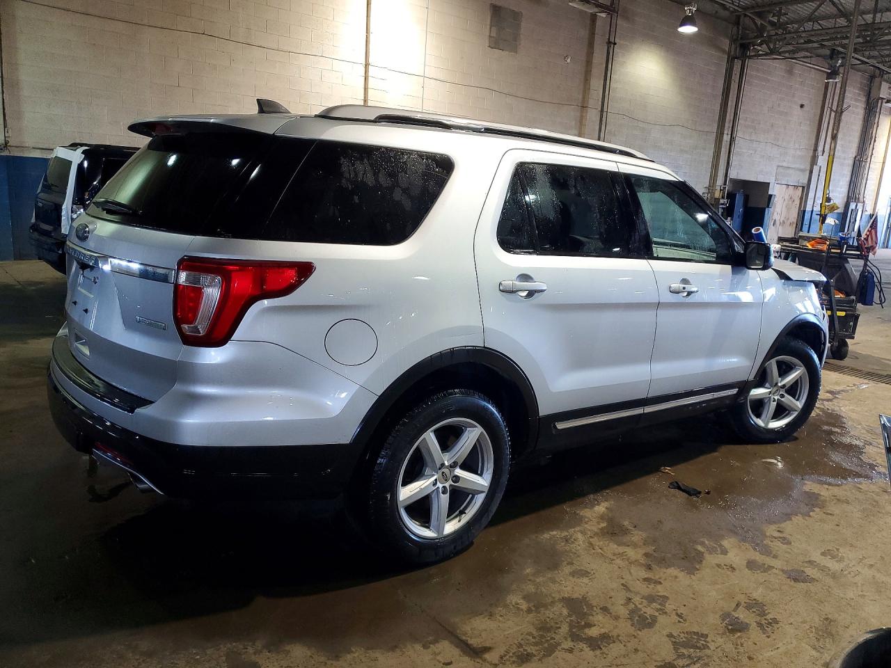 2018 FORD EXPLORER XLT photo 5