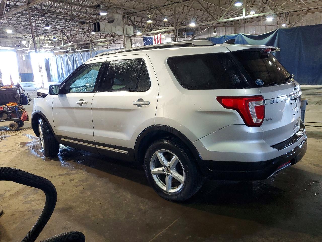 2018 FORD EXPLORER XLT photo 3