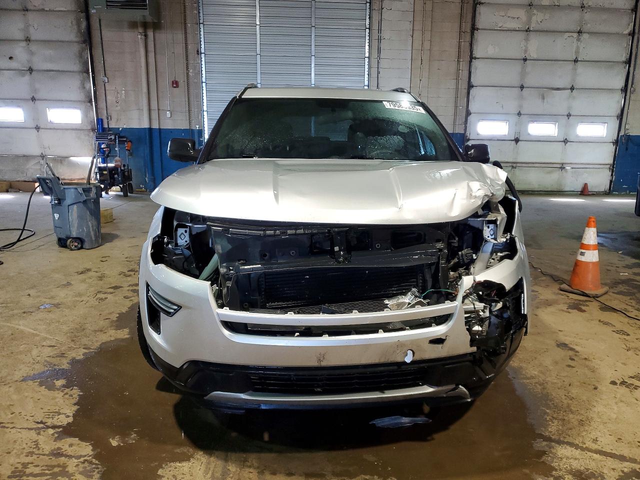 2018 FORD EXPLORER XLT photo 9