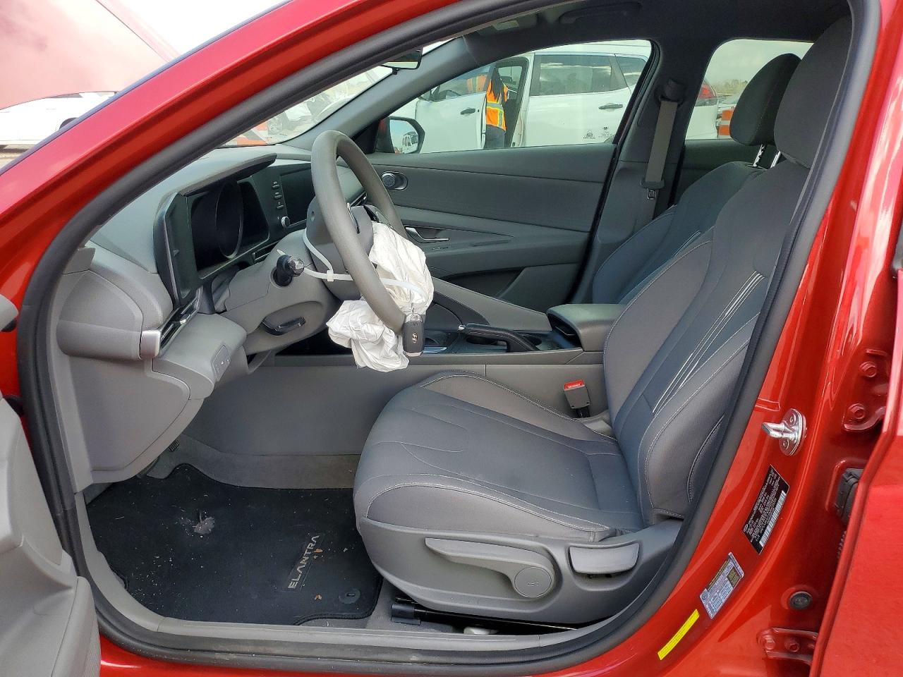 2021 HYUNDAI ELANTRA SEL photo 19