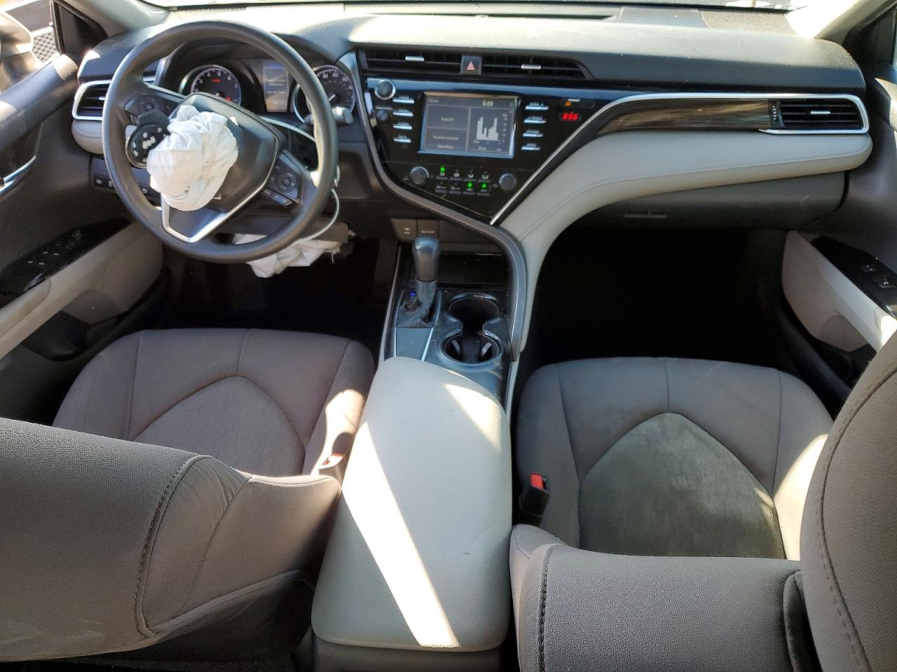 2018 TOYOTA CAMRY LE photo 22