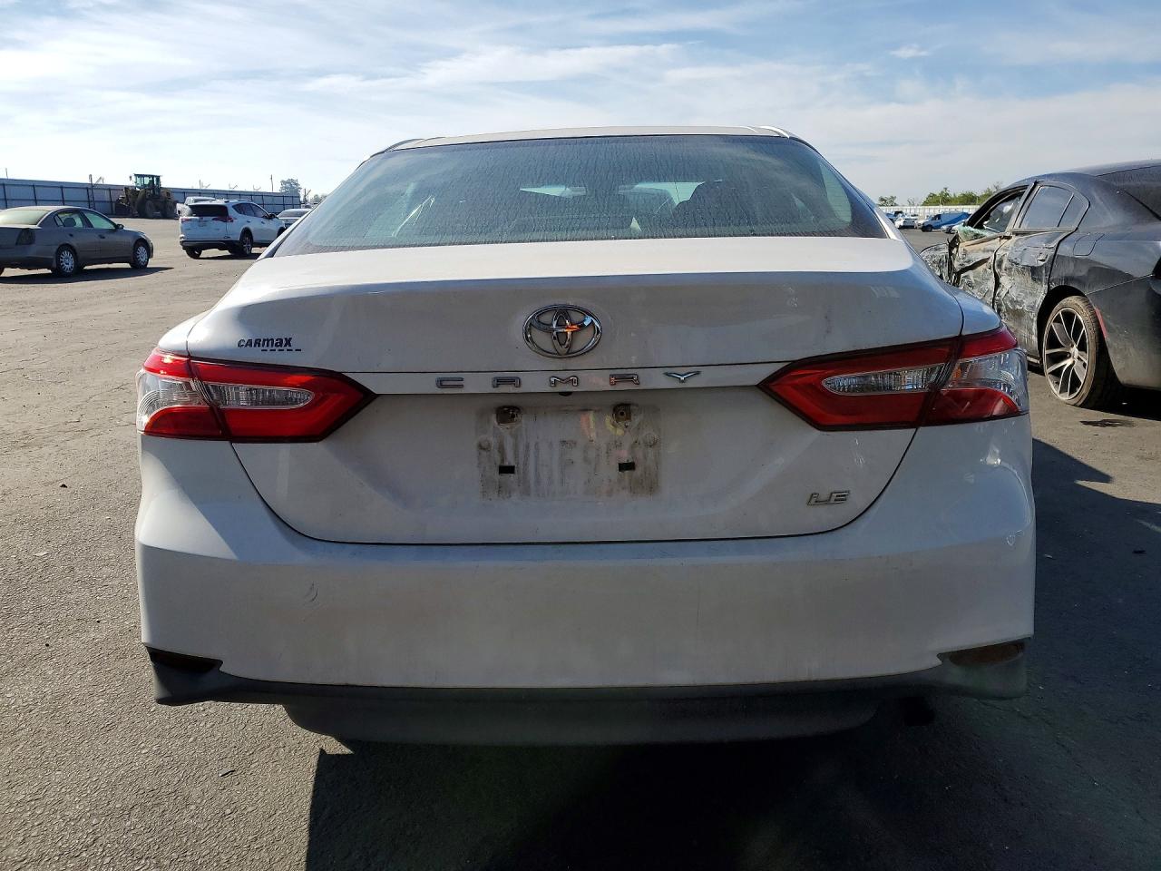 2018 TOYOTA CAMRY LE photo 16