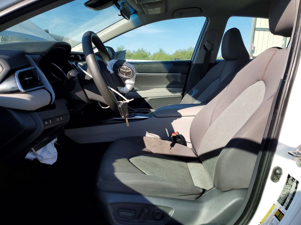 2018 TOYOTA CAMRY LE photo 19