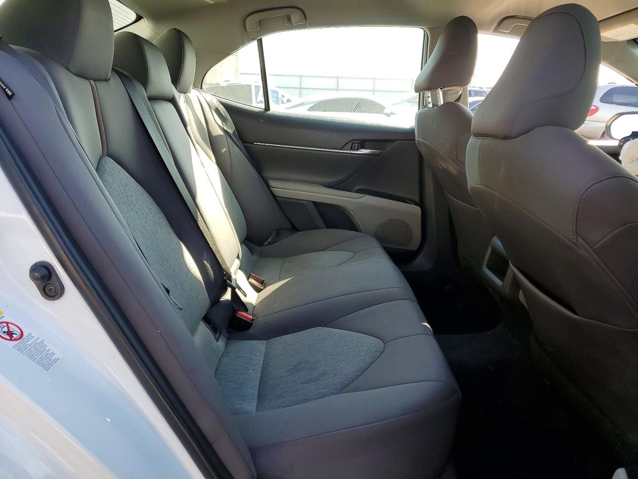 2018 TOYOTA CAMRY LE photo 28