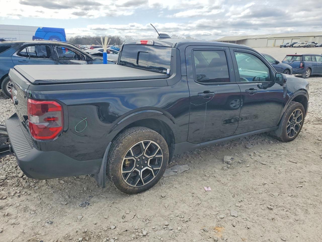 2025 FORD MAVERICK LARIAT photo 5