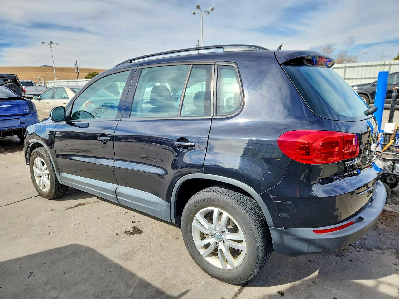 2016 VOLKSWAGEN TIGUAN S photo 3