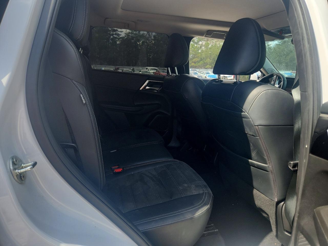 2024 MITSUBISHI OUTLANDER SE photo 11