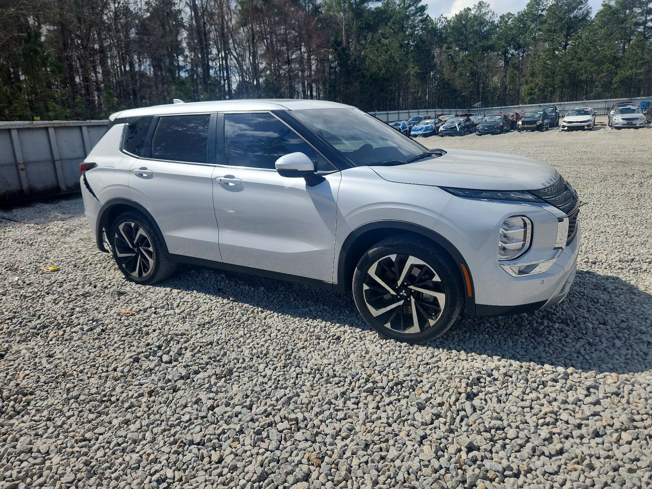 2024 MITSUBISHI OUTLANDER SE photo 4