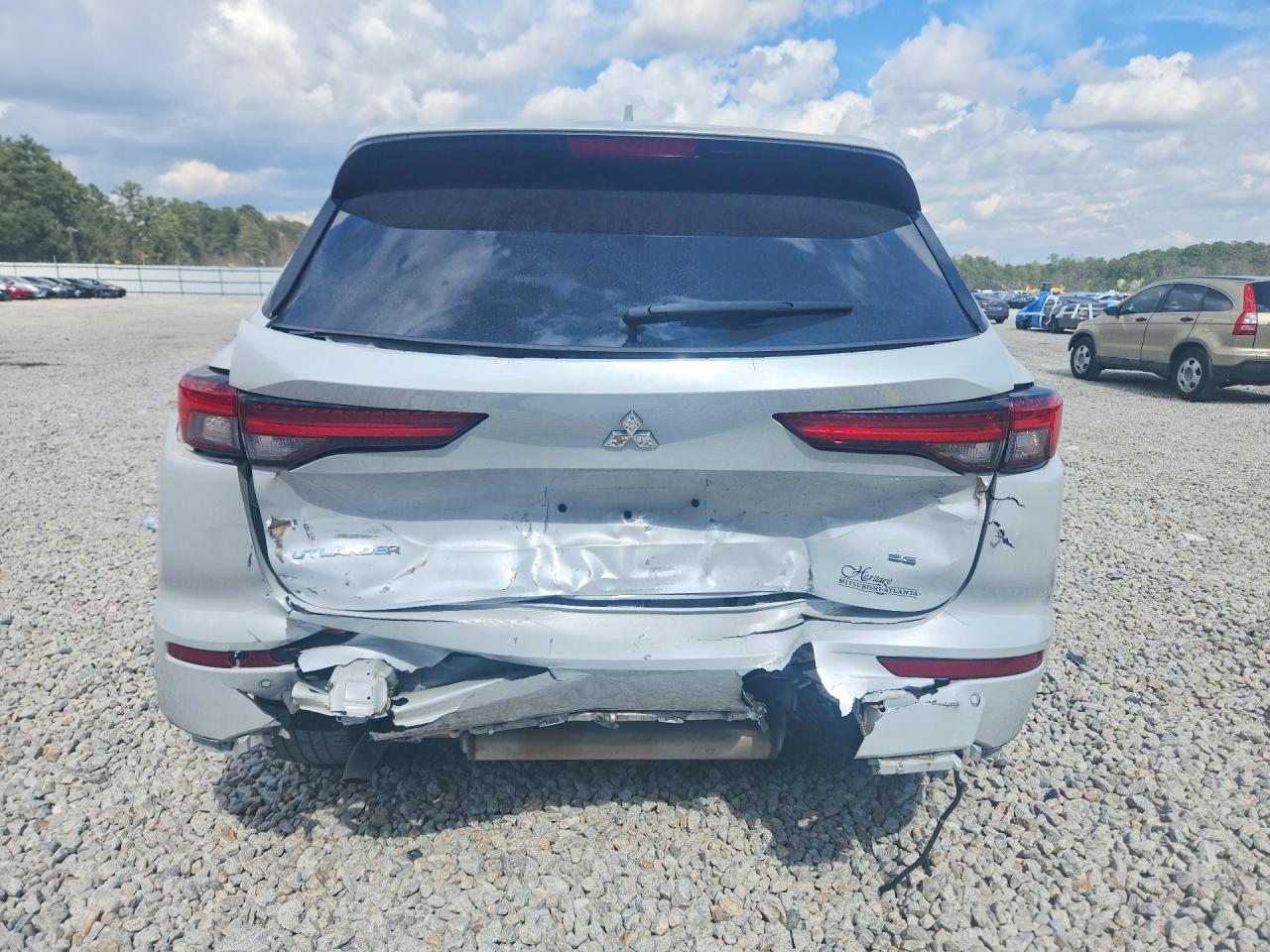 2024 MITSUBISHI OUTLANDER SE photo 6