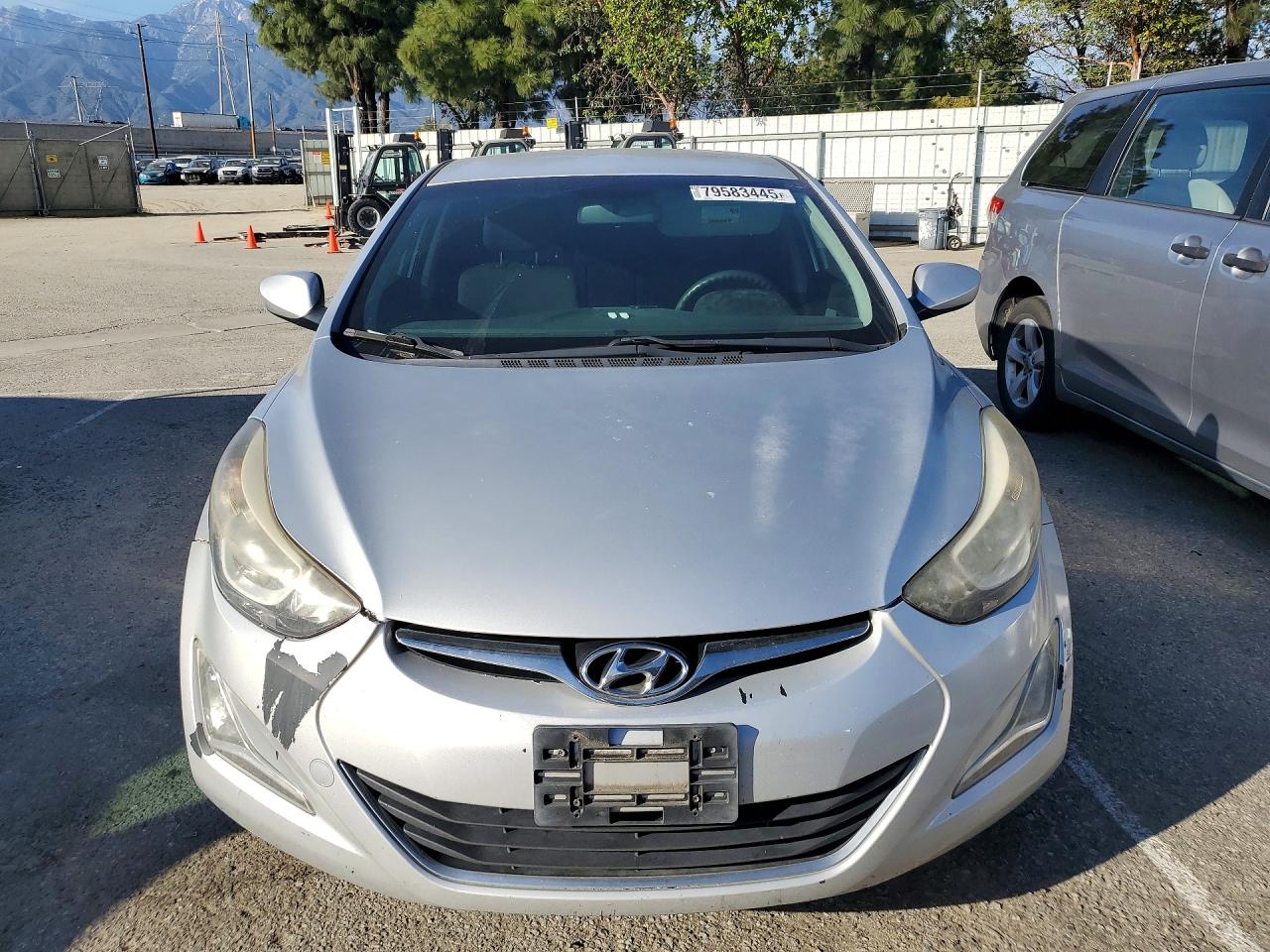 2015 HYUNDAI ELANTRA SE photo 5