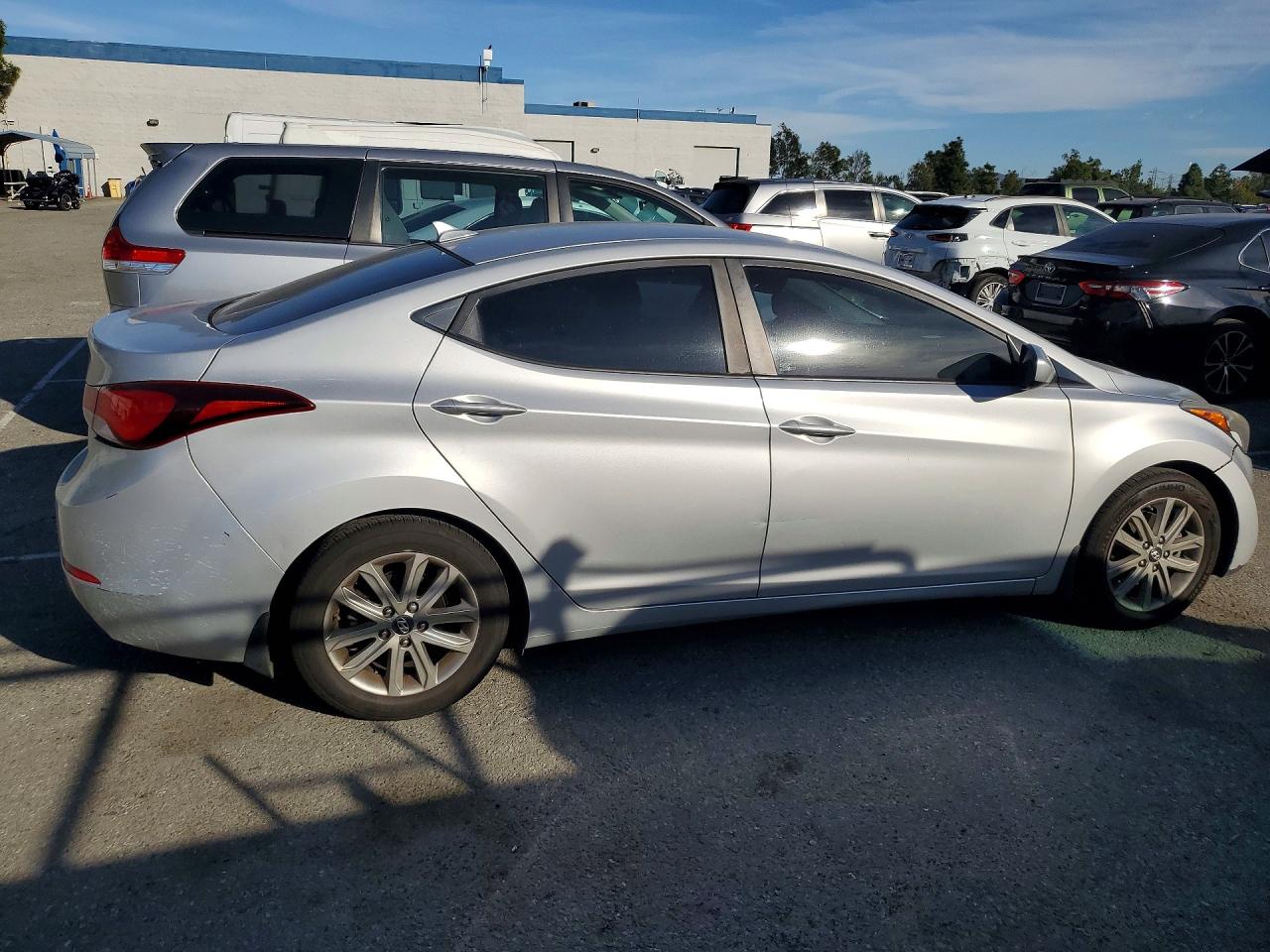 2015 HYUNDAI ELANTRA SE photo 3