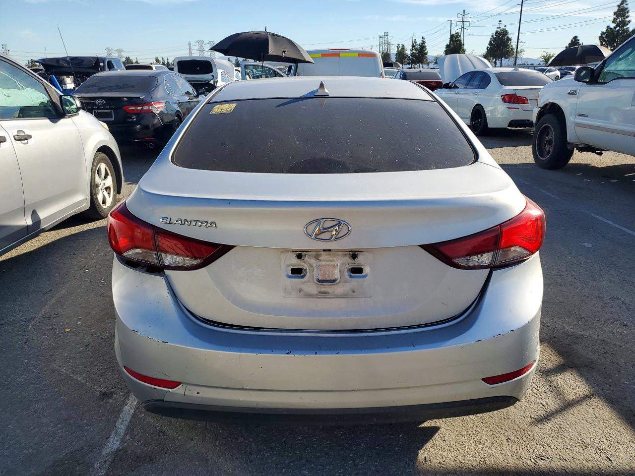 2015 HYUNDAI ELANTRA SE photo 6