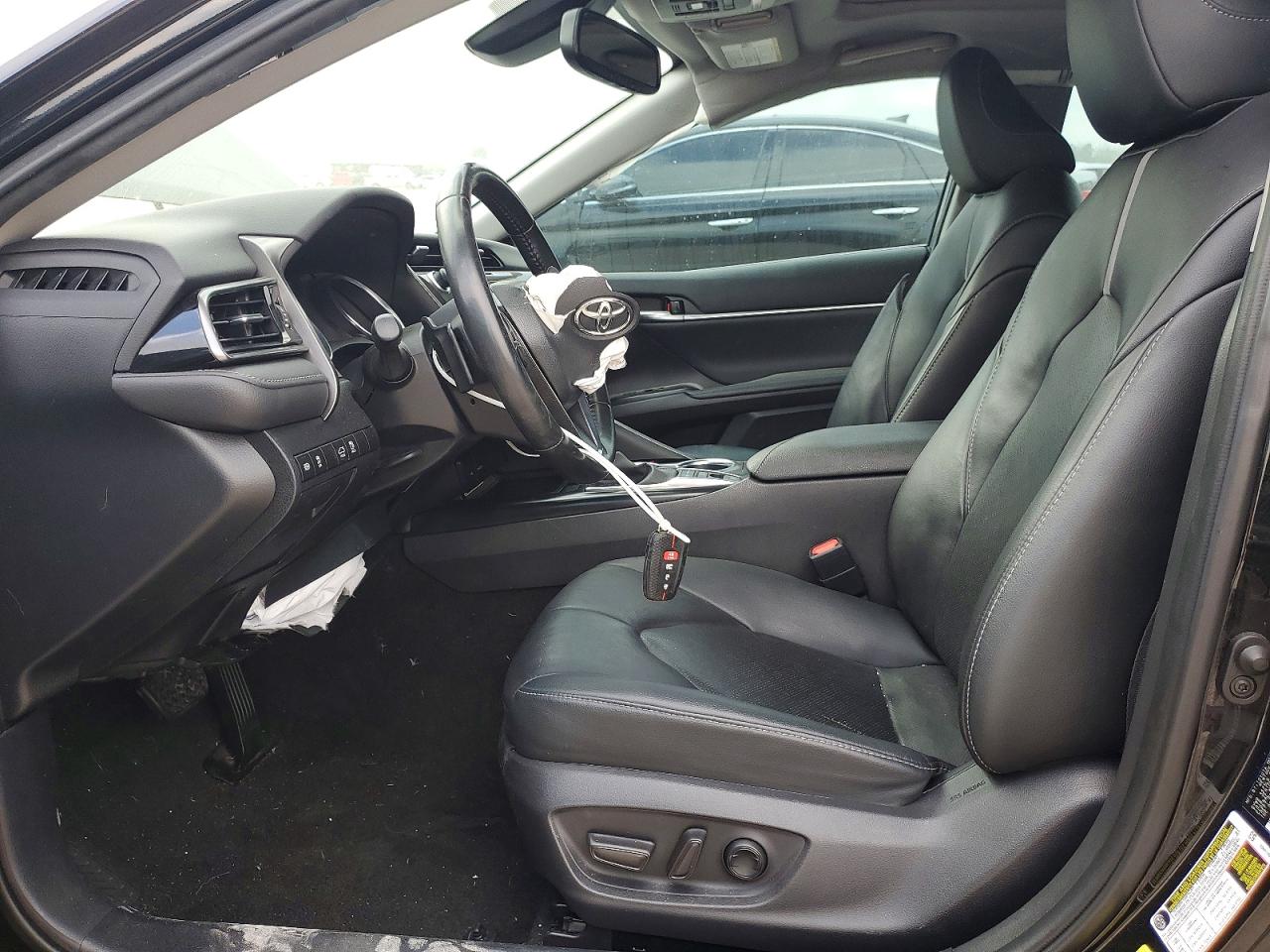 2020 TOYOTA CAMRY XSE photo 19