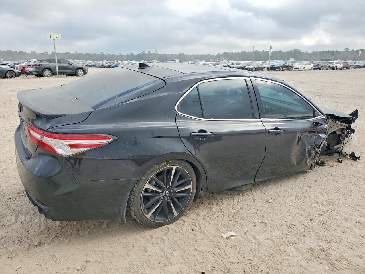2020 TOYOTA CAMRY XSE photo 7