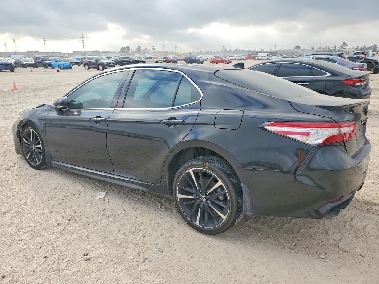 2020 TOYOTA CAMRY XSE photo 4