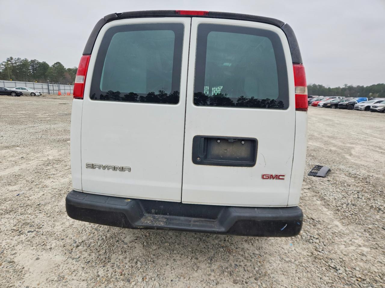 2017 GMC SAVANA G2500 photo 6