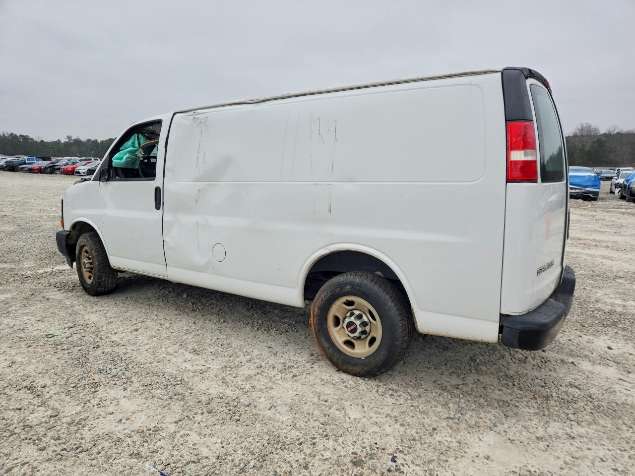 2017 GMC SAVANA G2500 photo 2