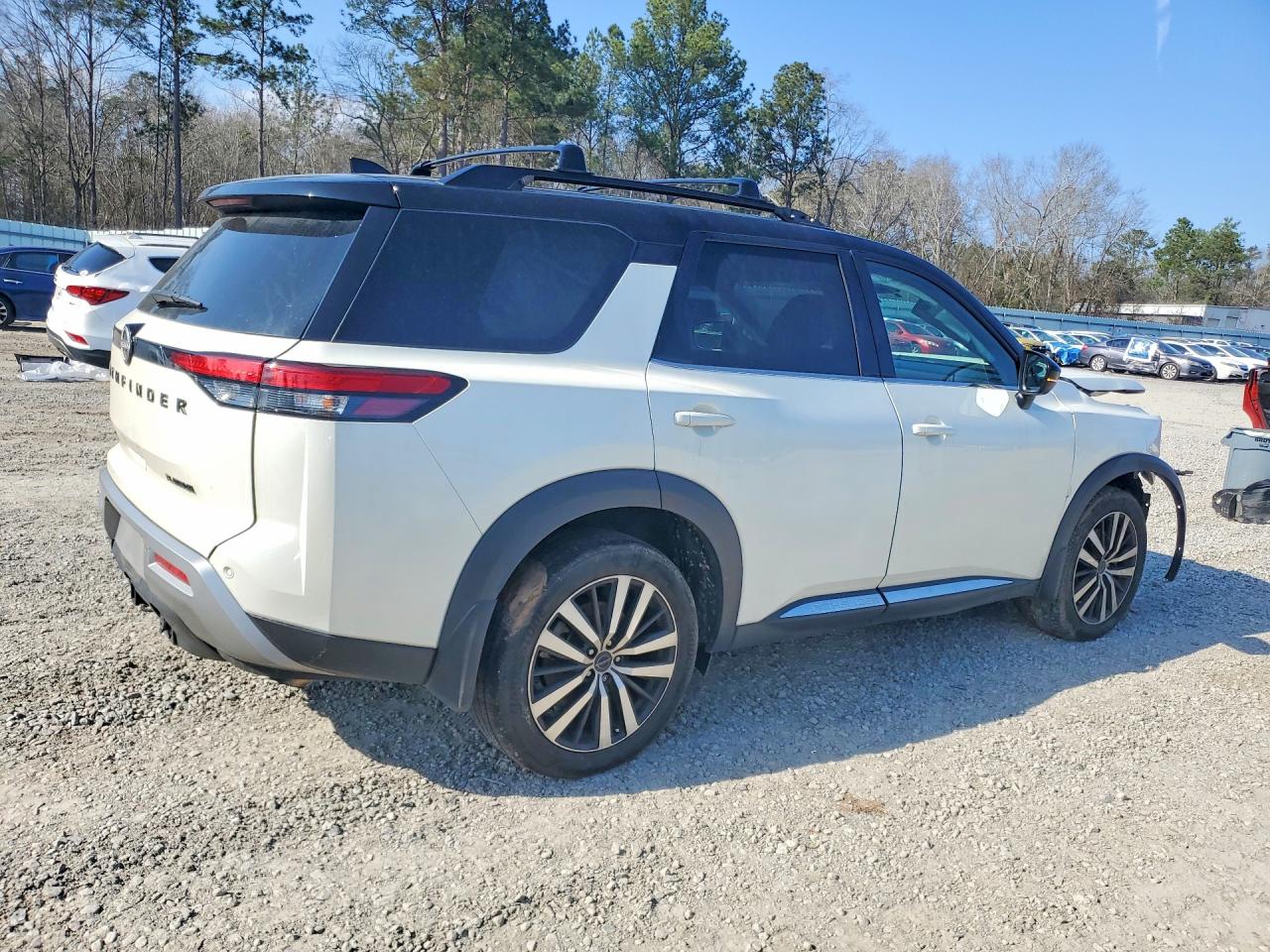 2023 NISSAN PATHFINDER PLATINUM photo 5
