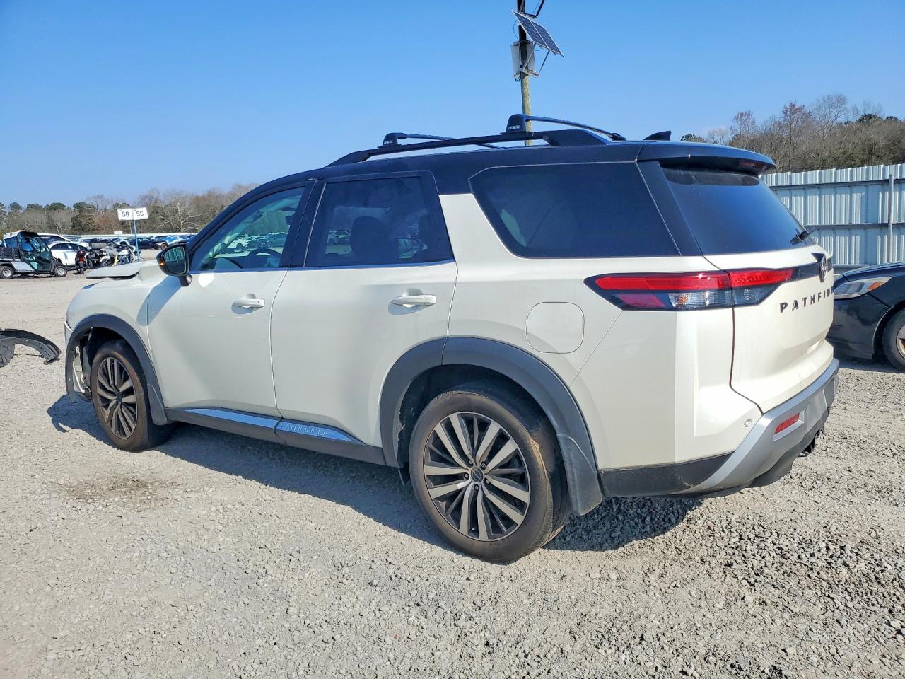2023 NISSAN PATHFINDER PLATINUM photo 3