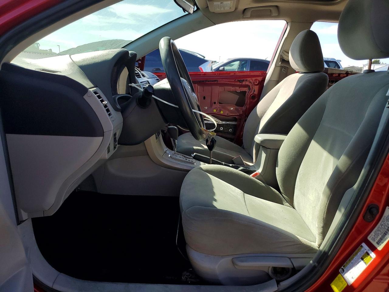 2013 TOYOTA COROLLA LE photo 13