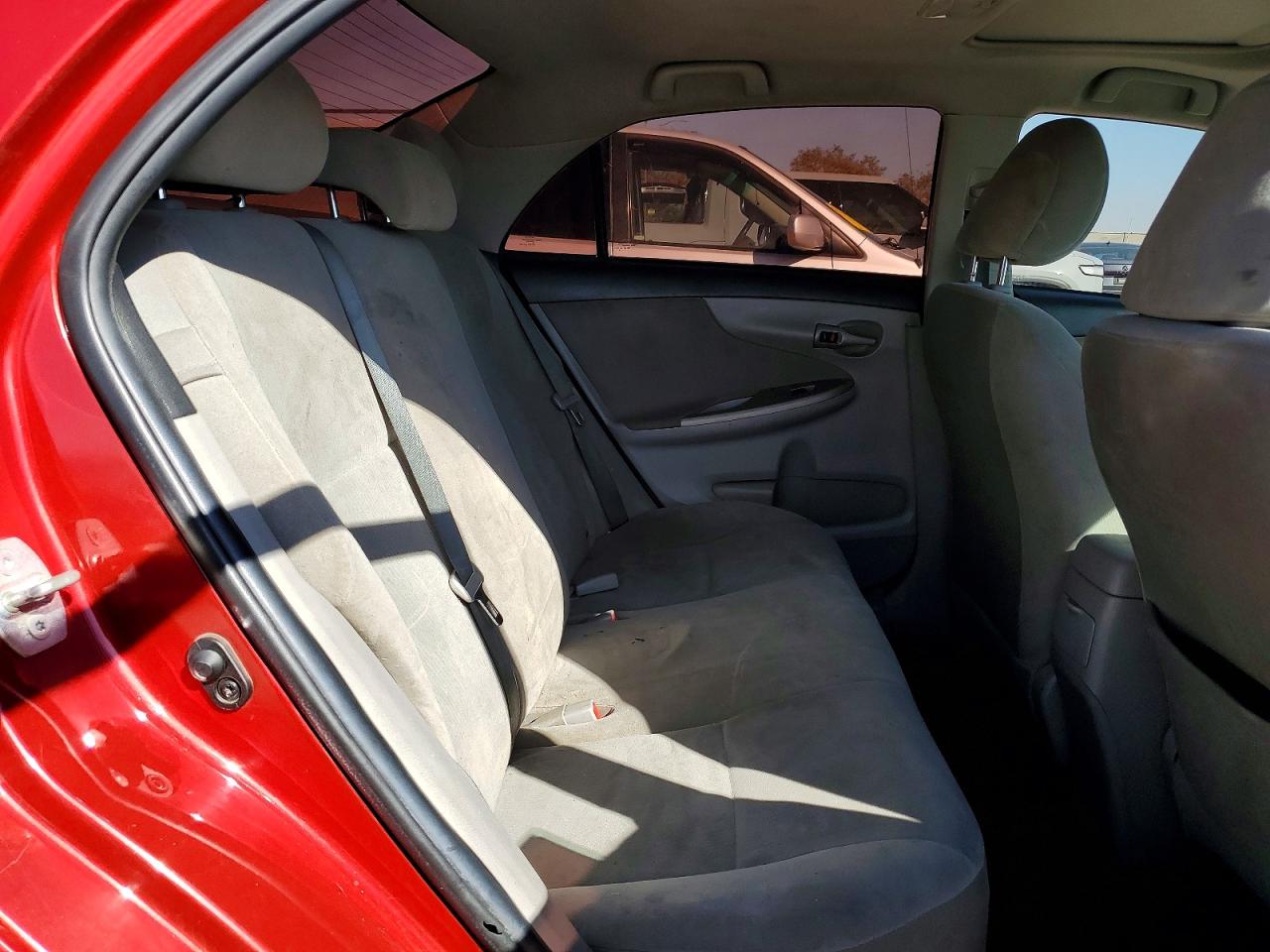 2013 TOYOTA COROLLA LE photo 19