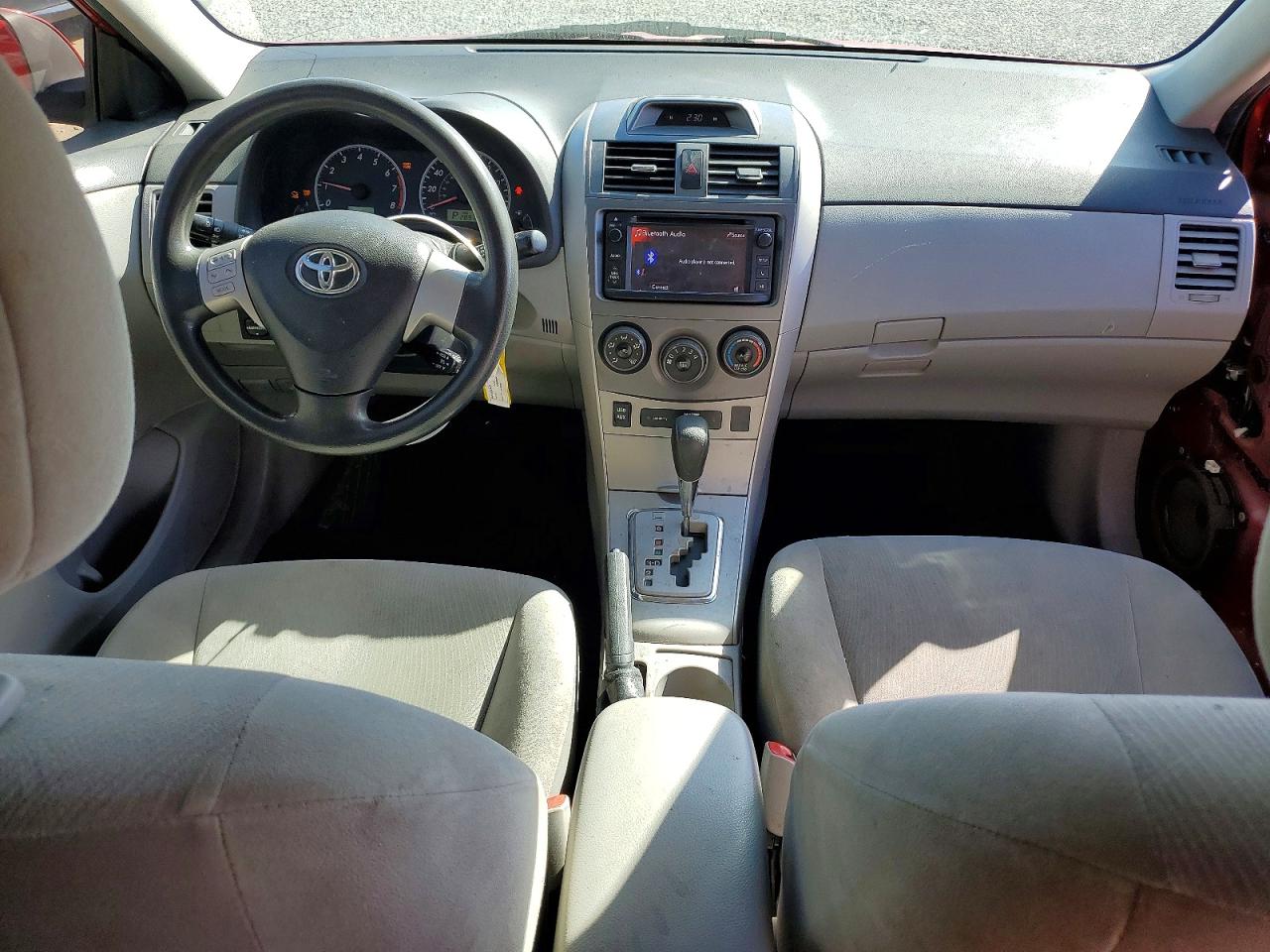 2013 TOYOTA COROLLA LE photo 15