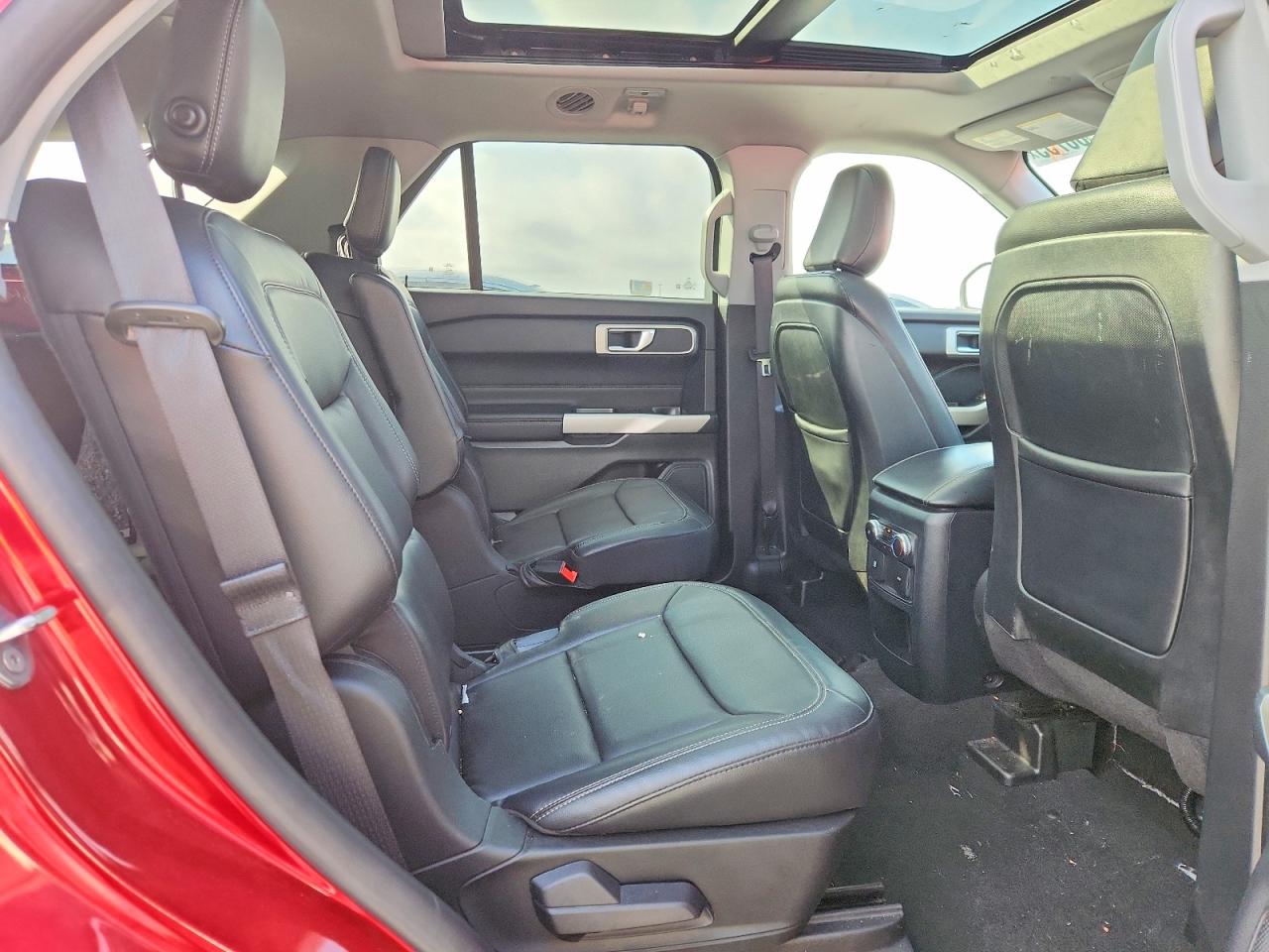 2020 FORD EXPLORER XLT photo 31