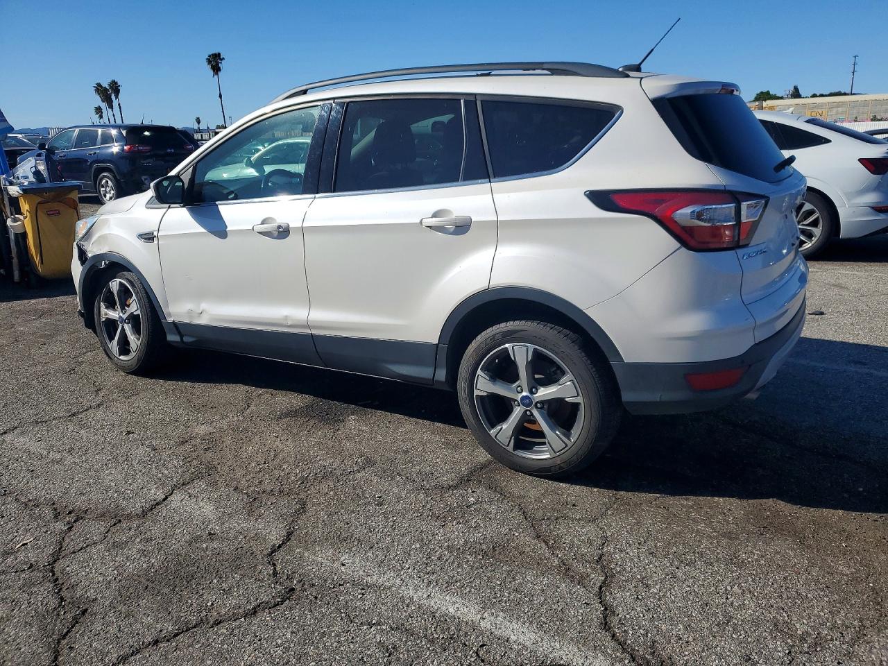 2017 FORD ESCAPE SE photo 3