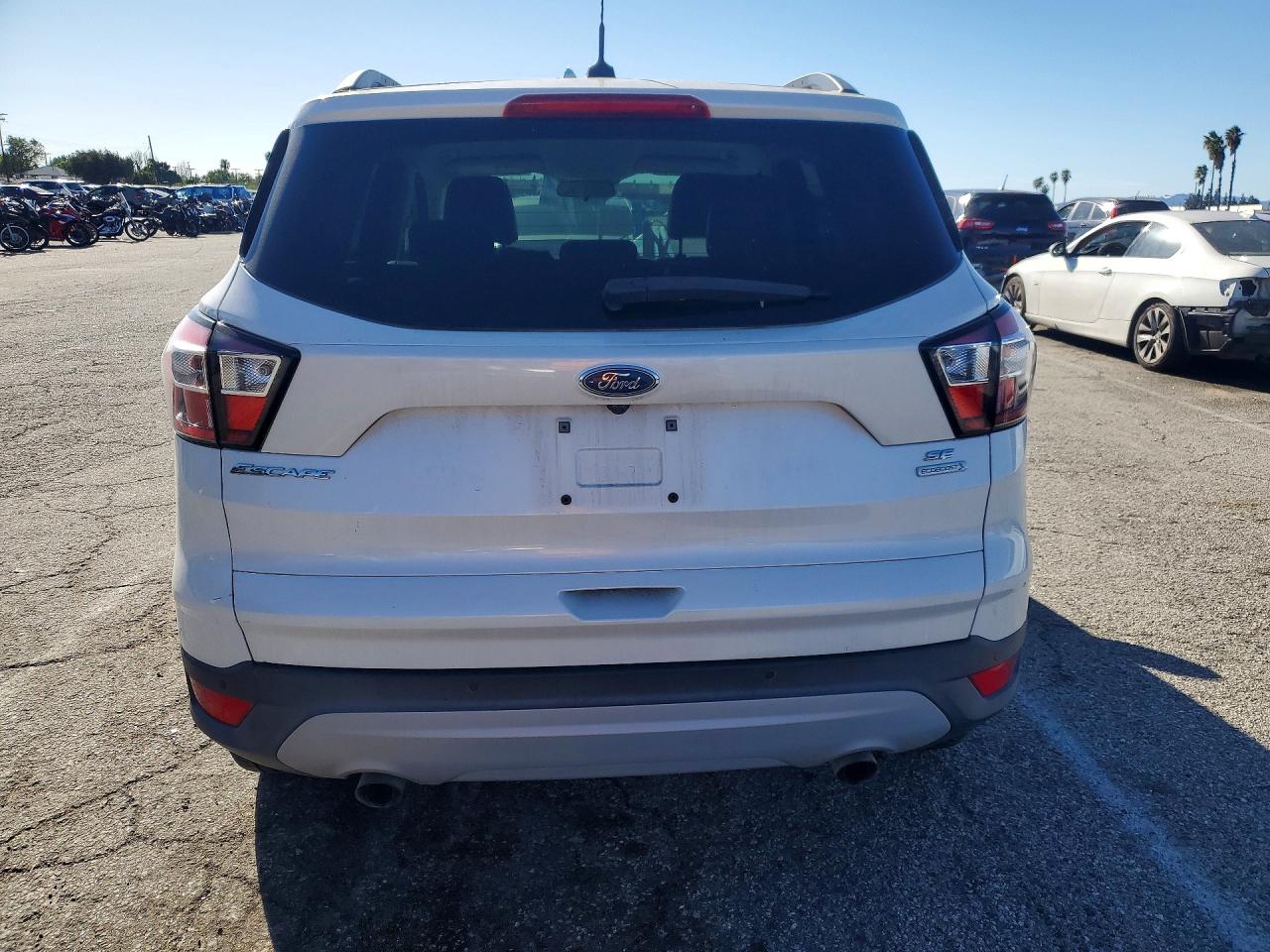 2017 FORD ESCAPE SE photo 11