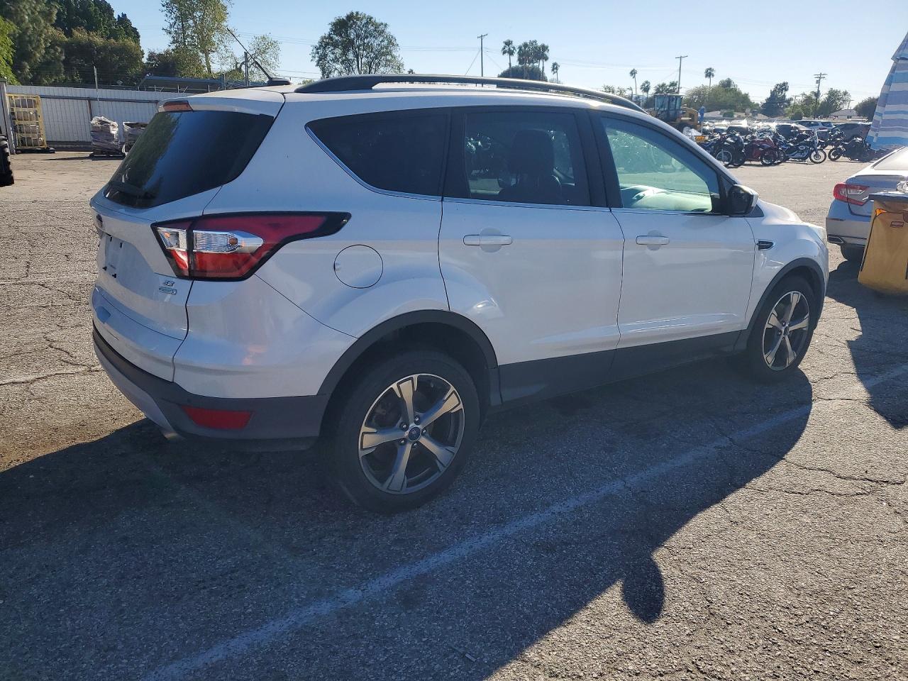2017 FORD ESCAPE SE photo 5