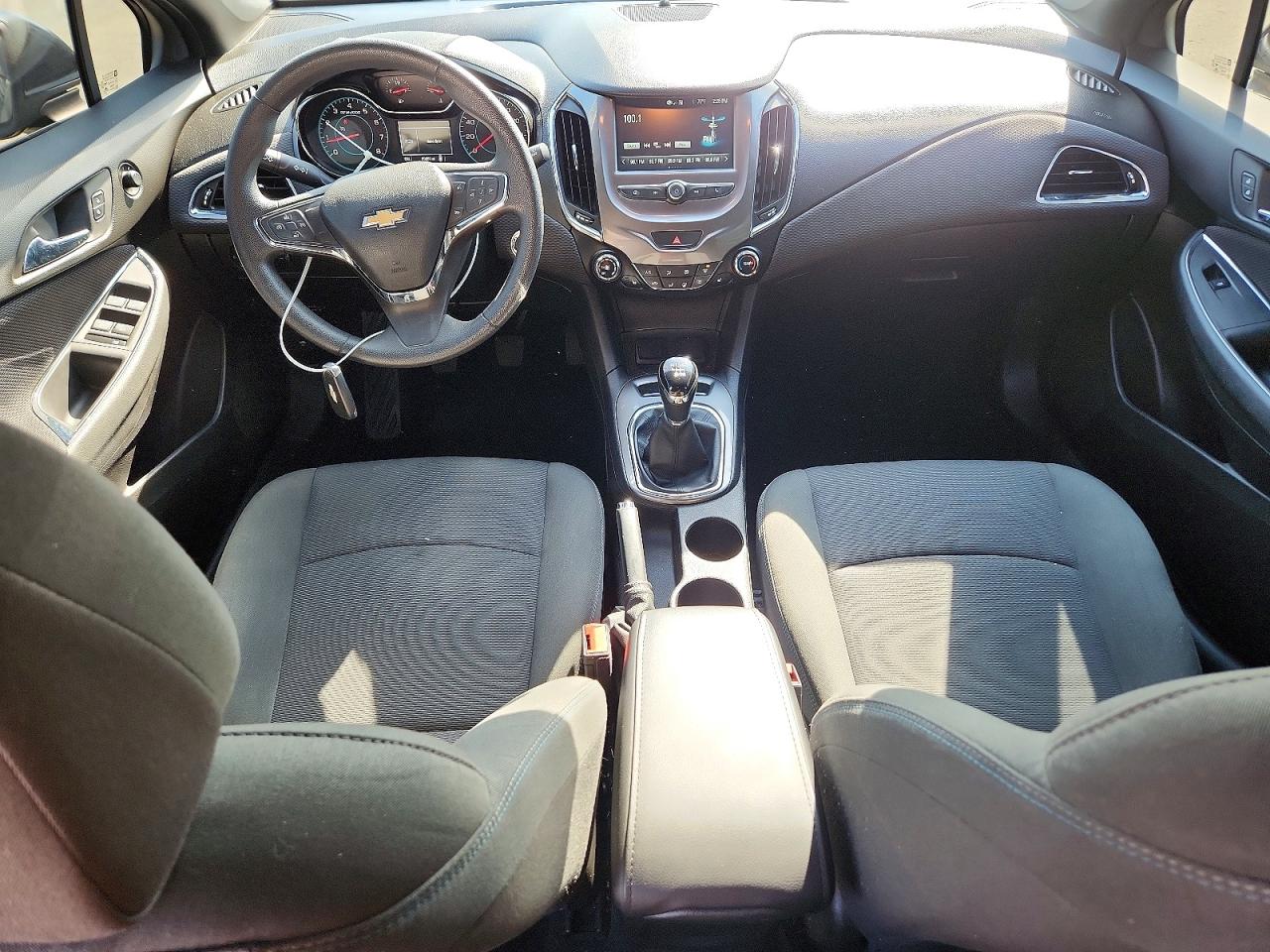 2017 CHEVROLET CRUZE LT photo 8