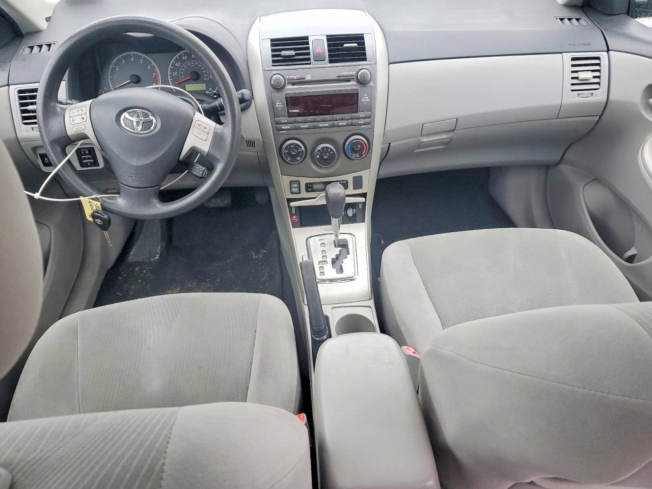 2011 TOYOTA COROLLA LE photo 22