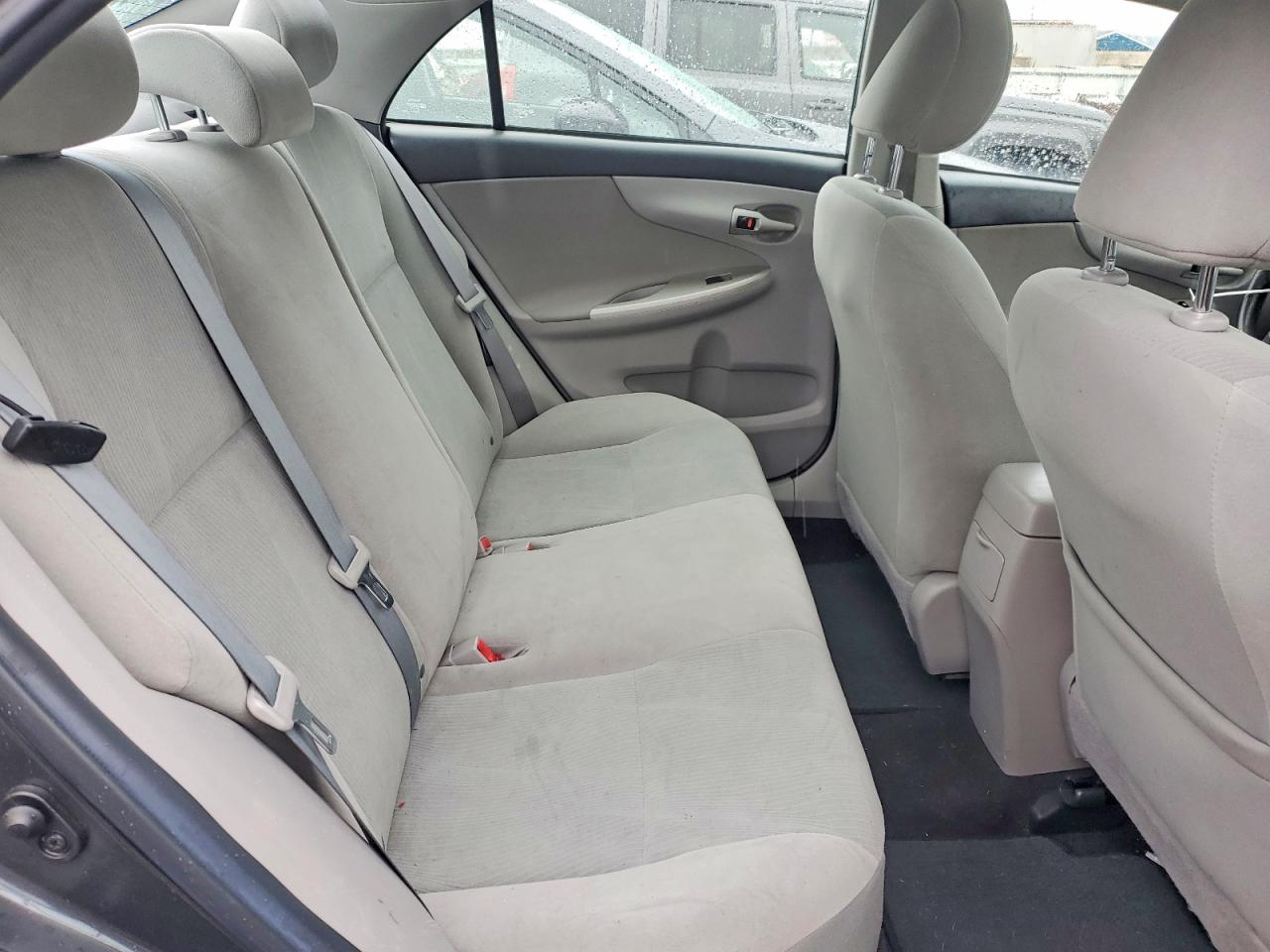 2011 TOYOTA COROLLA LE photo 28