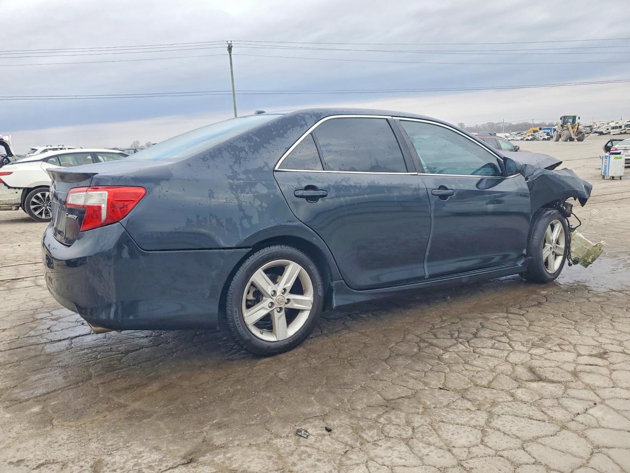 2012 TOYOTA CAMRY SE photo 5