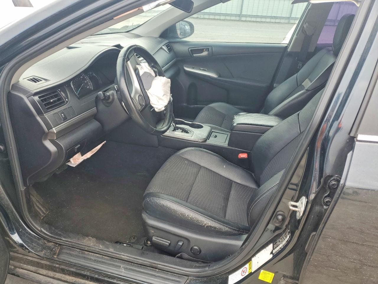 2012 TOYOTA CAMRY SE photo 13