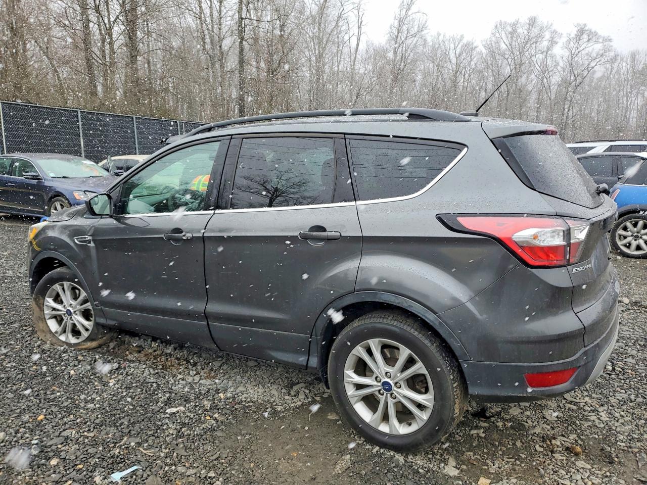2018 FORD ESCAPE SE photo 2