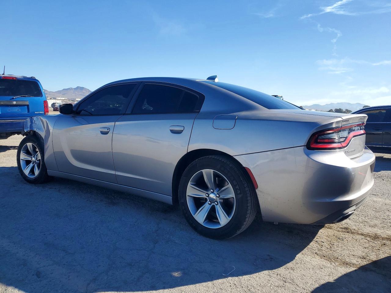 2016 DODGE CHARGER SXT photo 4