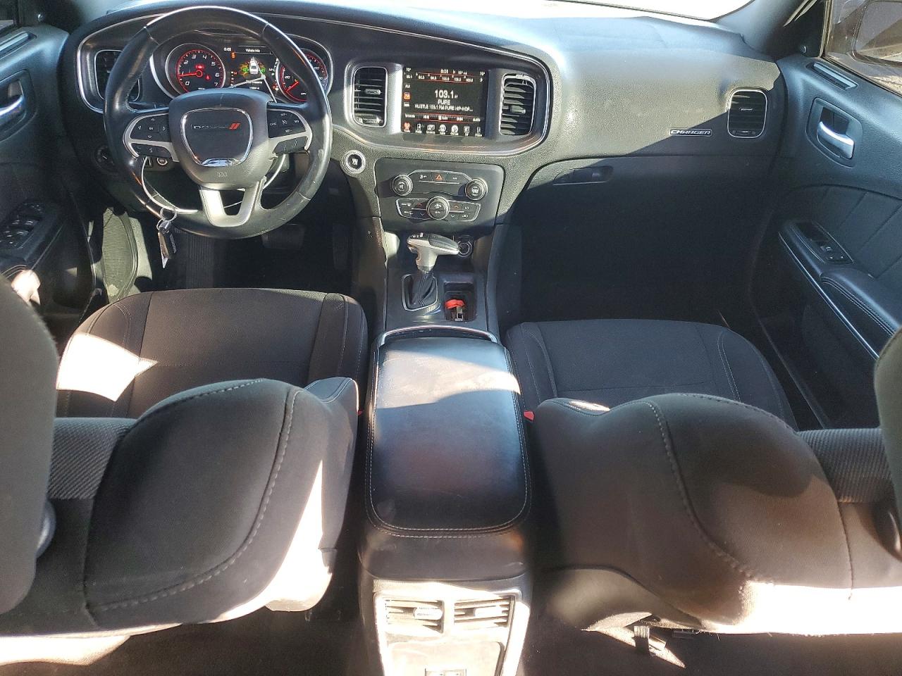 2016 DODGE CHARGER SXT photo 22